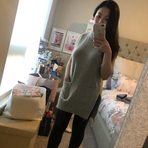 🔴 4/$20 Bundle:gray sleeveless turtleneck sweater - Picture 2 of 3